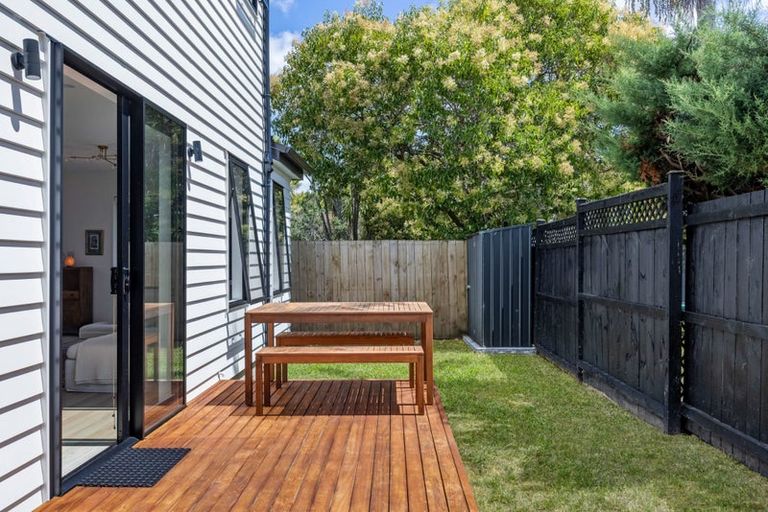 Photo of property in 27d Taipari Road, Te Atatu Peninsula, Auckland, 0610