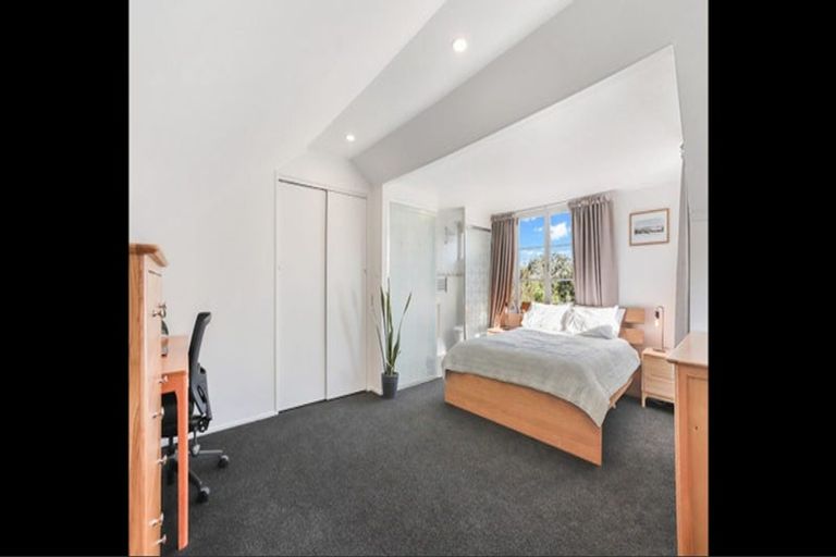 Photo of property in 2/18 Reid Road, New Lynn, Auckland, 0600