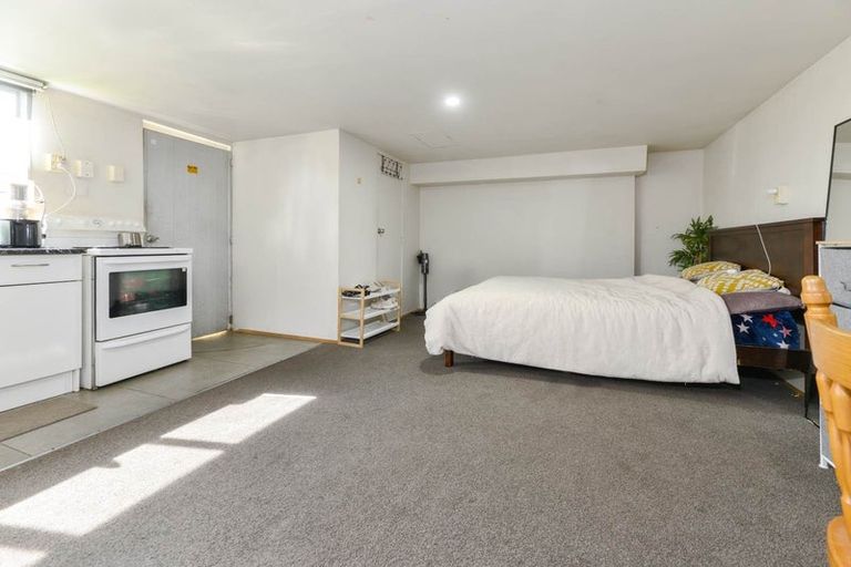 Photo of property in 25 Glen Close, Glen Eden, Auckland, 0602