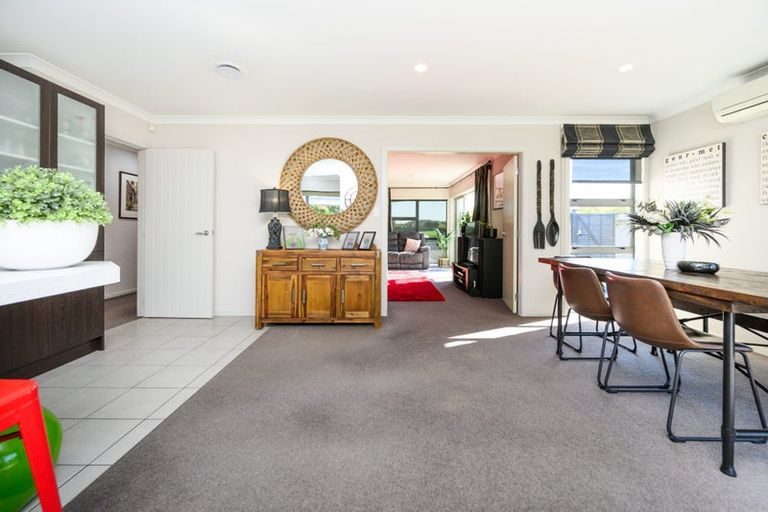 Photo of property in 99 Schnell Drive, Kelvin Grove, Palmerston North, 4414