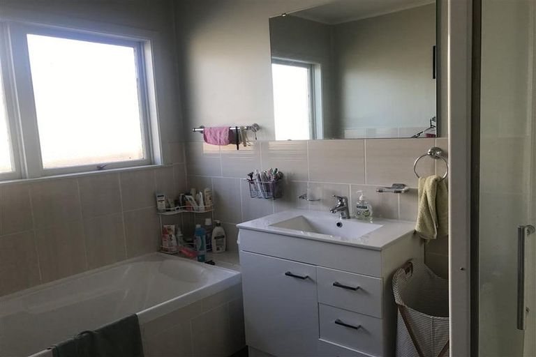 Photo of property in 50 Tiraumea Drive, Pakuranga, Auckland, 2010