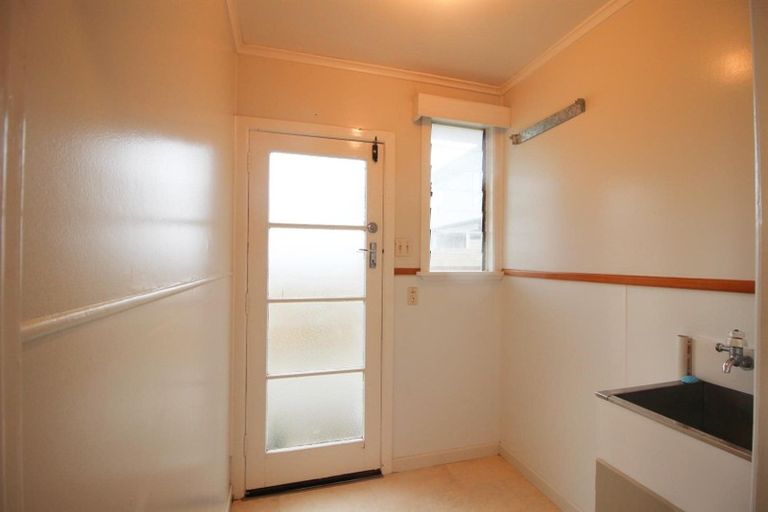 Photo of property in 16 Pomaria Road, Henderson, Auckland, 0610