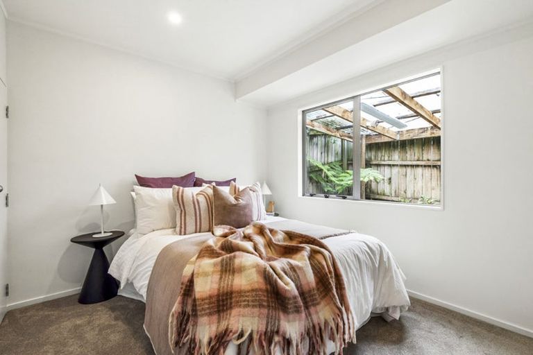 Photo of property in 2/128 Lynn Road, Bayview, Auckland, 0629