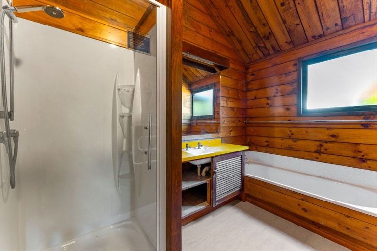 Photo of property in 200 Awa Road, Kumeu, 0891