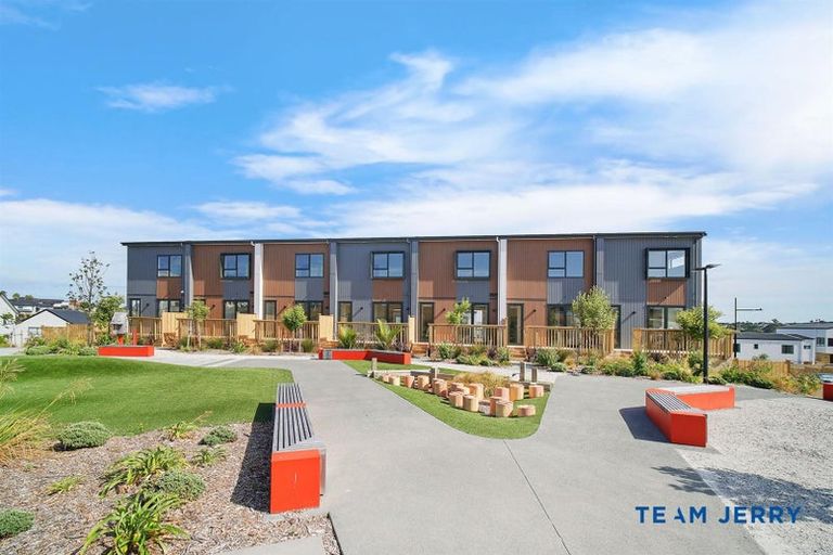 Photo of property in 1 Heketara Way, Massey, 0614