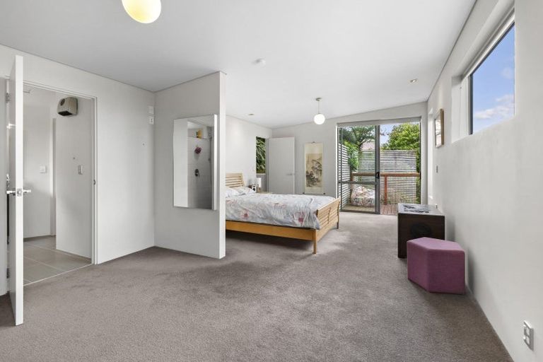 Photo of property in 31 Highbury Crescent, Highbury, Wellington, 6012