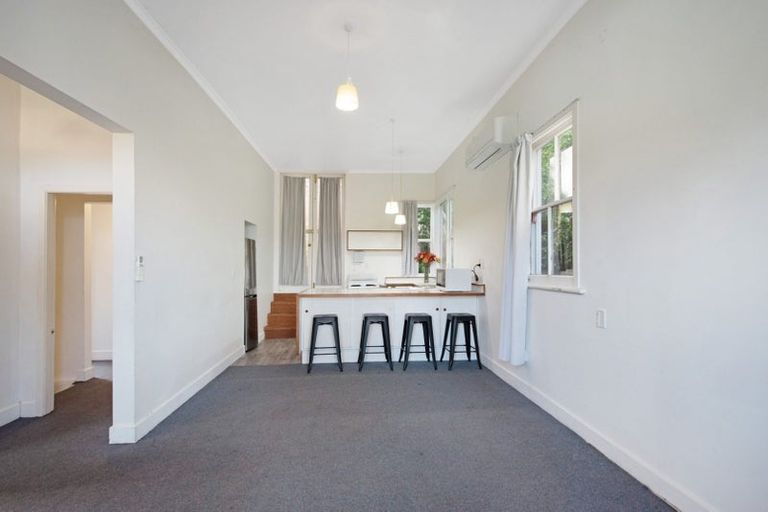 Photo of property in 15a Mortimer Terrace, Aro Valley, Wellington, 6021
