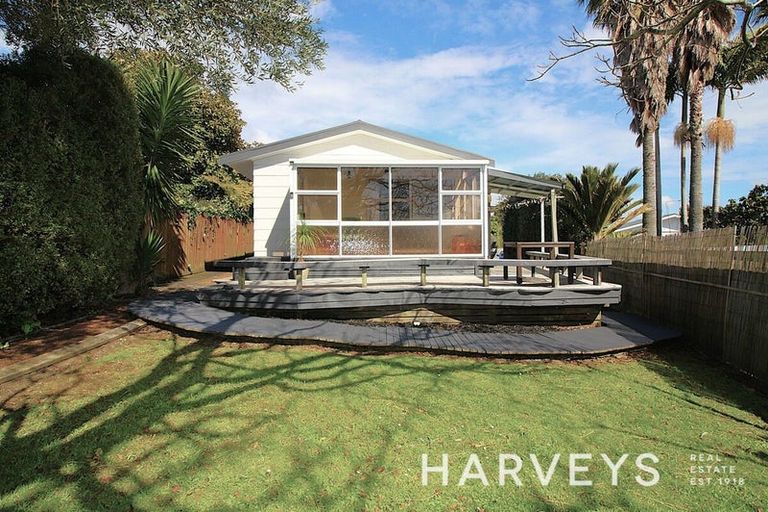 Photo of property in 5 Porter Avenue, Te Atatu South, Auckland, 0610