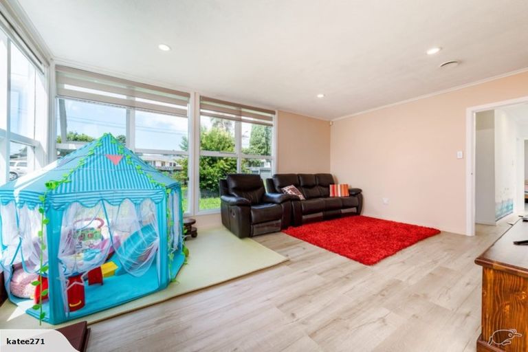 Photo of property in 1/22 Larnoch Road, Henderson, Auckland, 0610