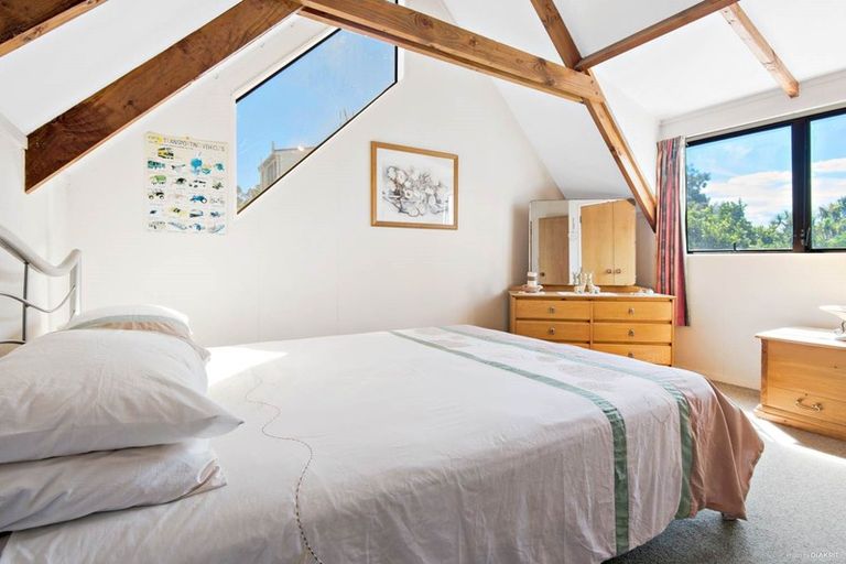 Photo of property in 8a/1 West Lynn Road, Titirangi, Auckland, 0604