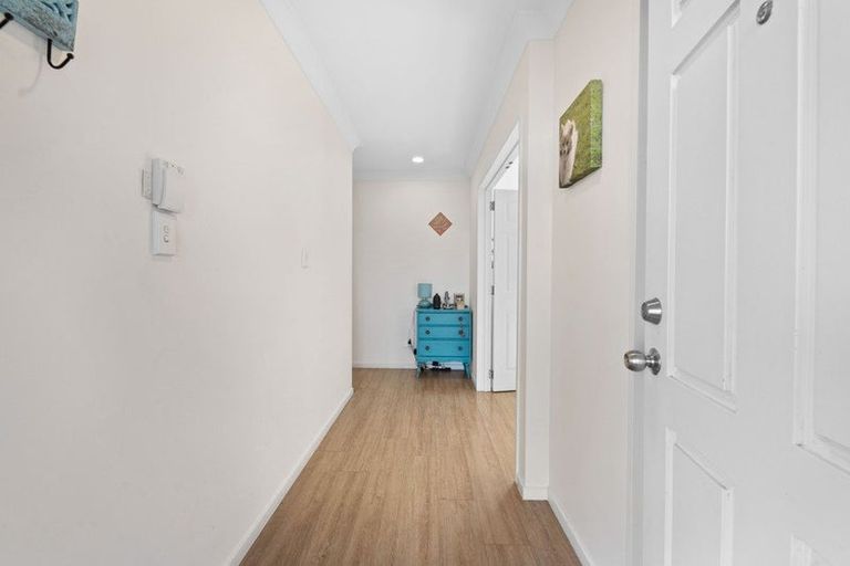 Photo of property in 1/15 Penruddocke Road, Half Moon Bay, Auckland, 2012