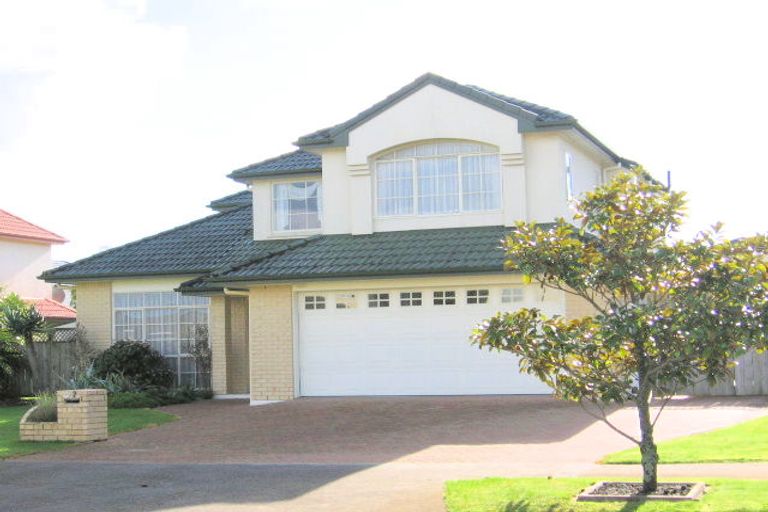 Photo of property in 52 Claremont Way, East Tamaki Heights, Auckland, 2016