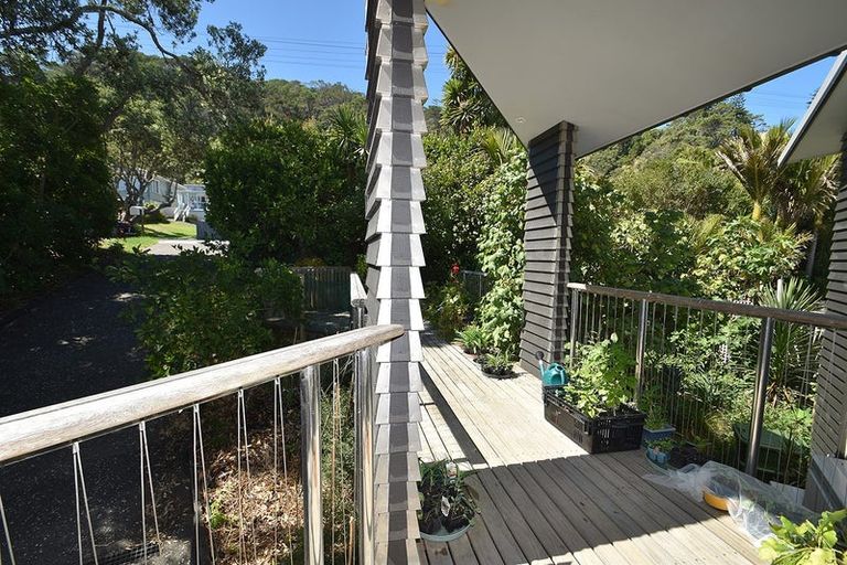 Photo of property in 9 Domain Crescent, Muriwai, Waimauku, 0881