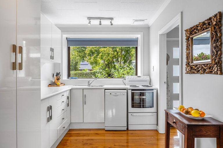 Photo of property in 2 Woodbank Street, Somerfield, Christchurch, 8024