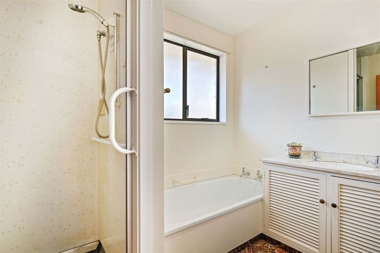Photo of property in 40 Ambleside Drive, Burnside, Christchurch, 8053