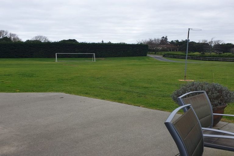 Photo of property in 16 Karioitahi Road, Waiuku, 2123