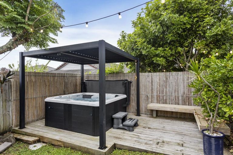 Photo of property in 41 Saltwood Street, Red Beach, 0932