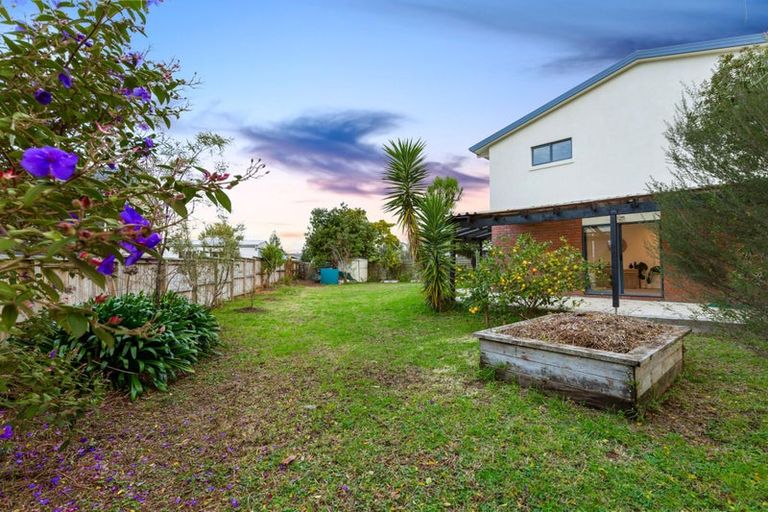 Photo of property in 32 Marinich Drive South, Ranui, Auckland, 0612