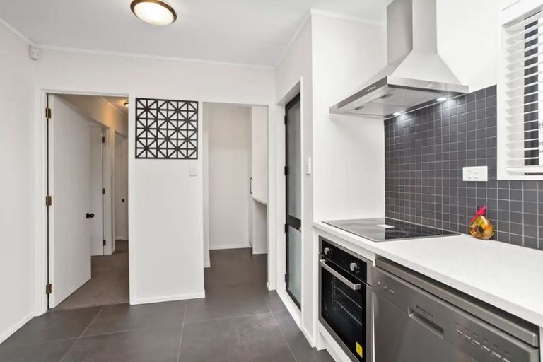 Photo of property in 303a/2 Great North Road, Henderson, Auckland, 0612