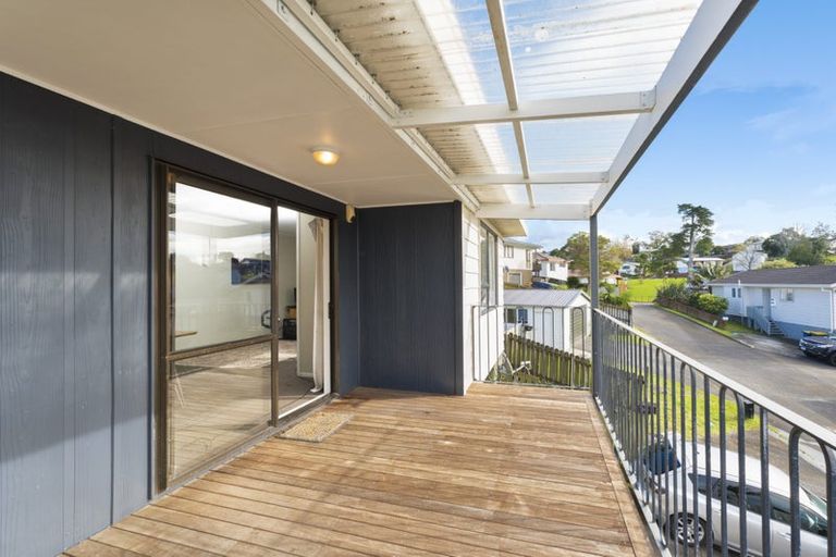 Photo of property in 12 Halloran Place, Massey, Auckland, 0614