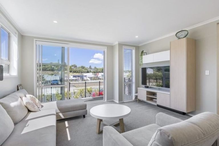 Photo of property in 101 Karepiro Drive, Stanmore Bay, Whangaparaoa, 0932