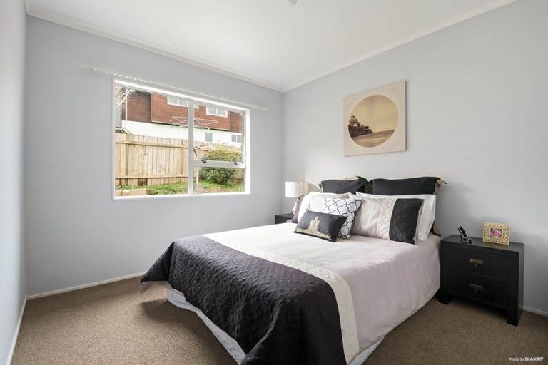 Photo of property in 1/35 Topliss Drive, Northcross, Auckland, 0632