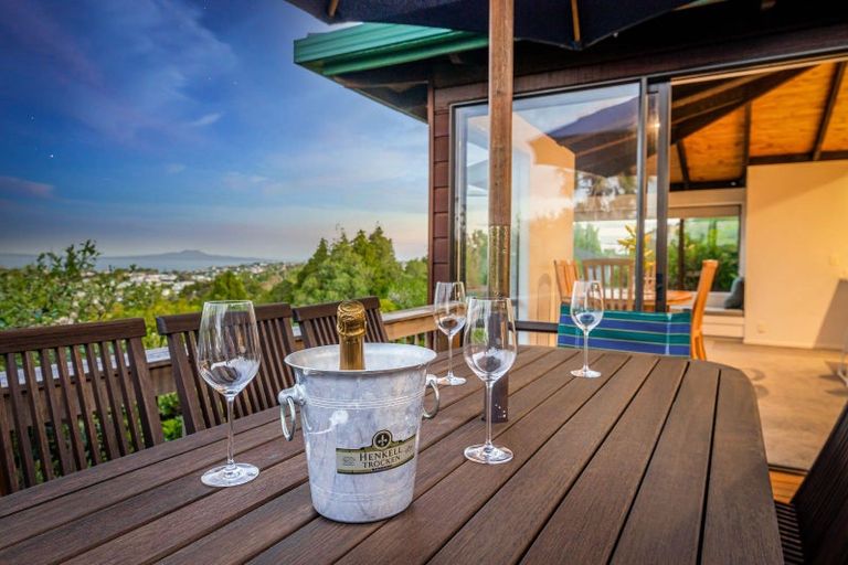 Photo of property in 2/194 Glenvar Road, Torbay, Auckland, 0630