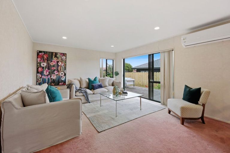 Photo of property in 76 Burswood Drive, Burswood, Auckland, 2013