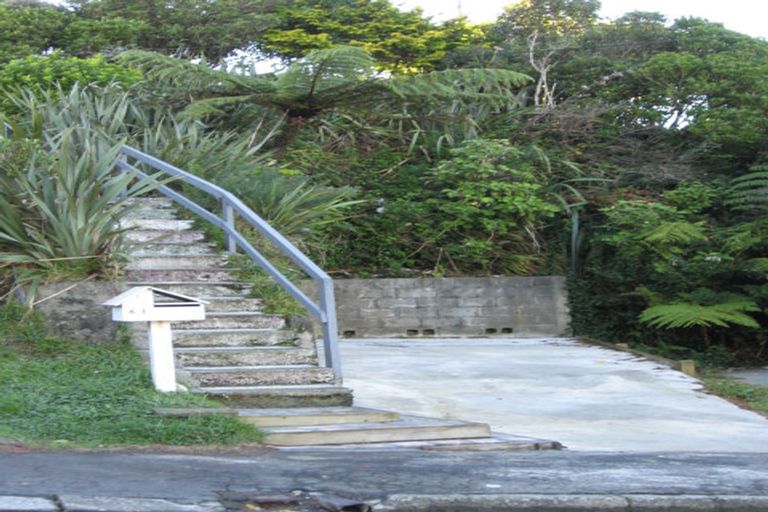 Photo of property in 41 Salford Street, Newlands, Wellington, 6037