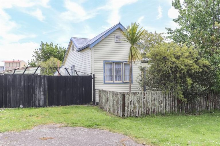 Photo of property in 14 Richmond Street, Inglewood, 4330