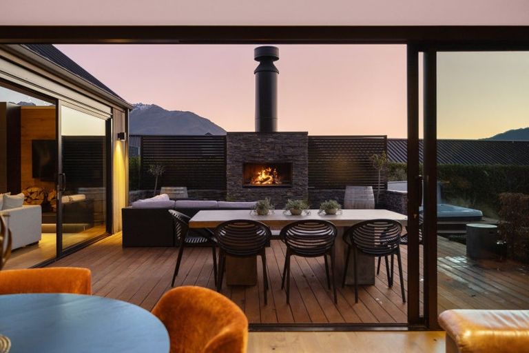 Photo of property in 8 Arran Lane, Jacks Point, Queenstown, 9371