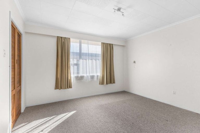 Photo of property in 39 Nevada Drive, Merrilands, New Plymouth, 4312