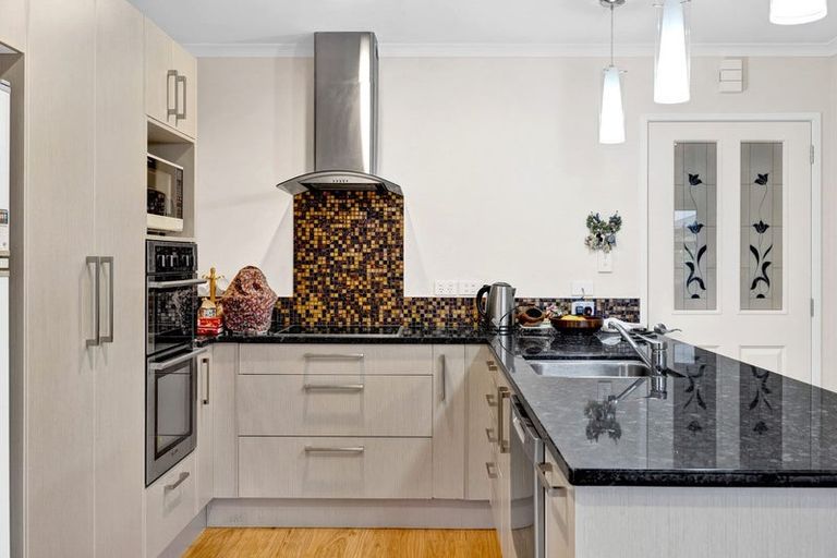 Photo of property in 28 Princes Street, Hawera, 4610