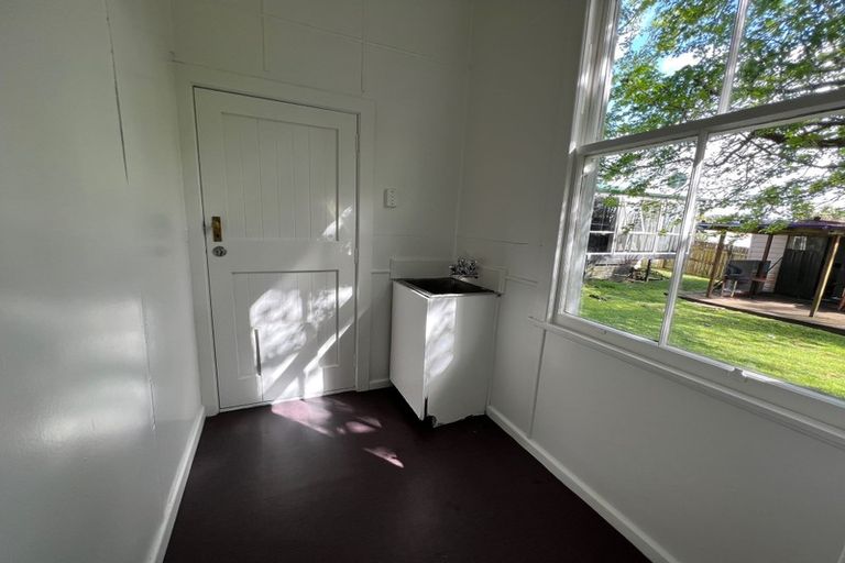 Photo of property in 44 Lynwood Road, New Lynn, Auckland, 0600