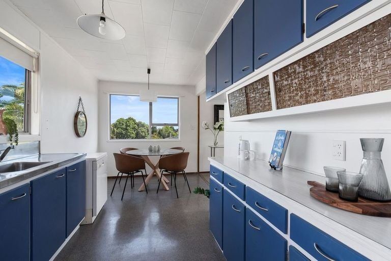 Photo of property in 4a Lavery Place, Sunnynook, Auckland, 0632