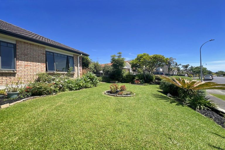 Photo of property in 57 Mt Lebanon Crescent, The Gardens, Auckland, 2105