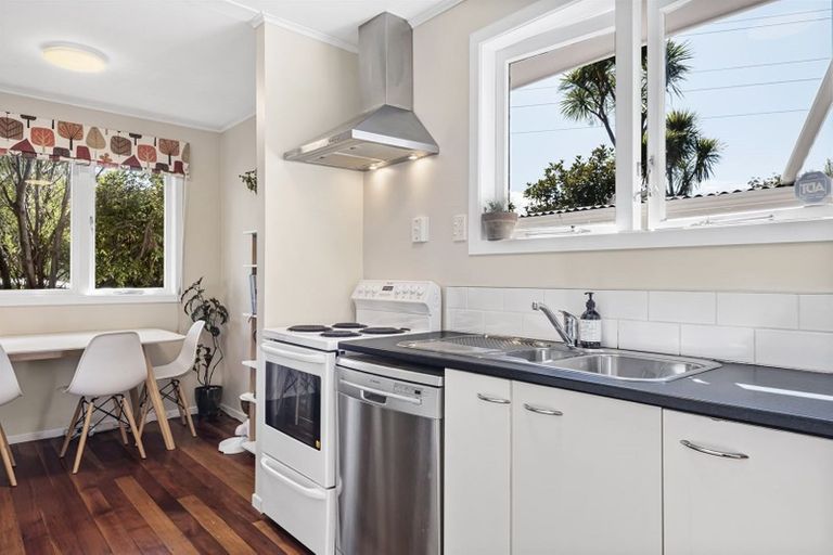 Photo of property in 18 Poto Street, Te Atatu South, Auckland, 0610