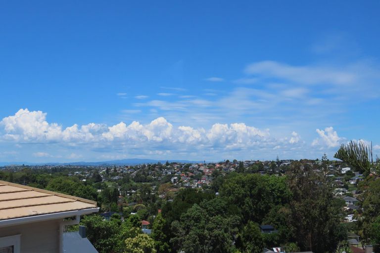 Photo of property in 10 Camelot Place, Glenfield, Auckland, 0629