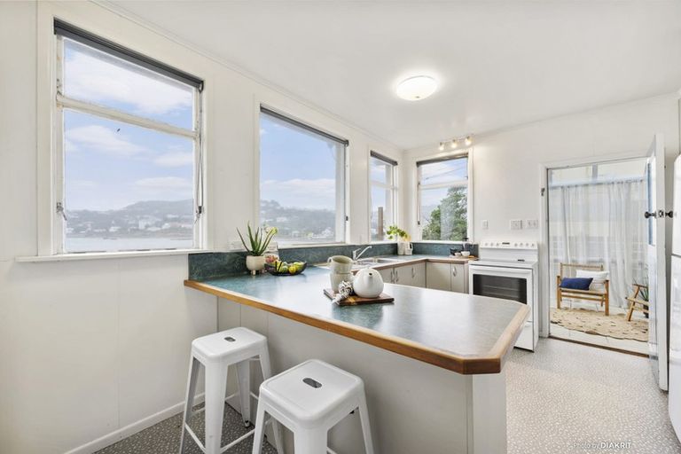 Photo of property in 218 The Esplanade, Island Bay, Wellington, 6023