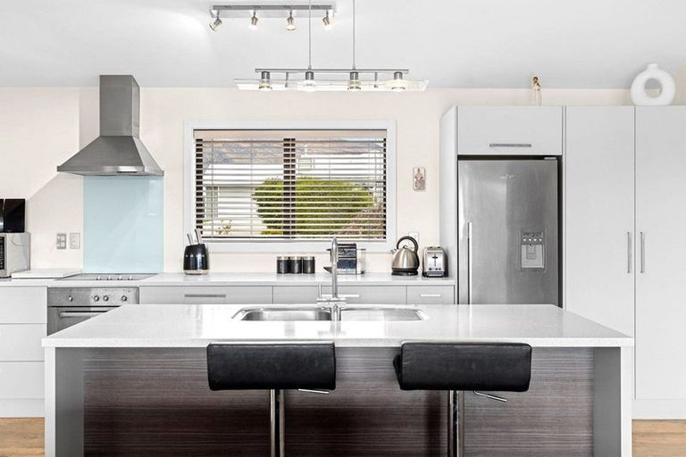 Photo of property in 4 Daniels Terrace, Wanaka, 9305