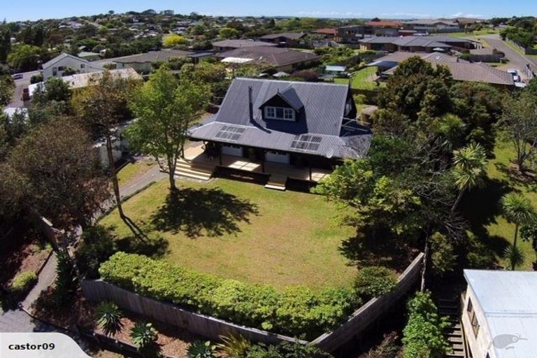 Photo of property in 8 Poplar Road, Stanmore Bay, Whangaparaoa, 0932
