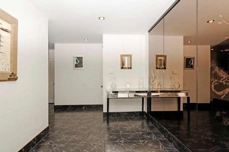 Photo of property in 2 Cyclarama Crescent, Massey, Auckland, 0614