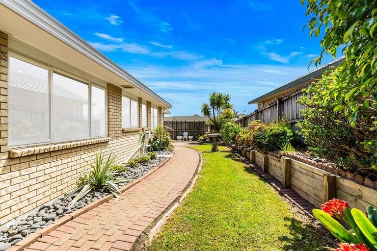 Photo of property in 93 Westerham Drive, Dannemora, Auckland, 2016