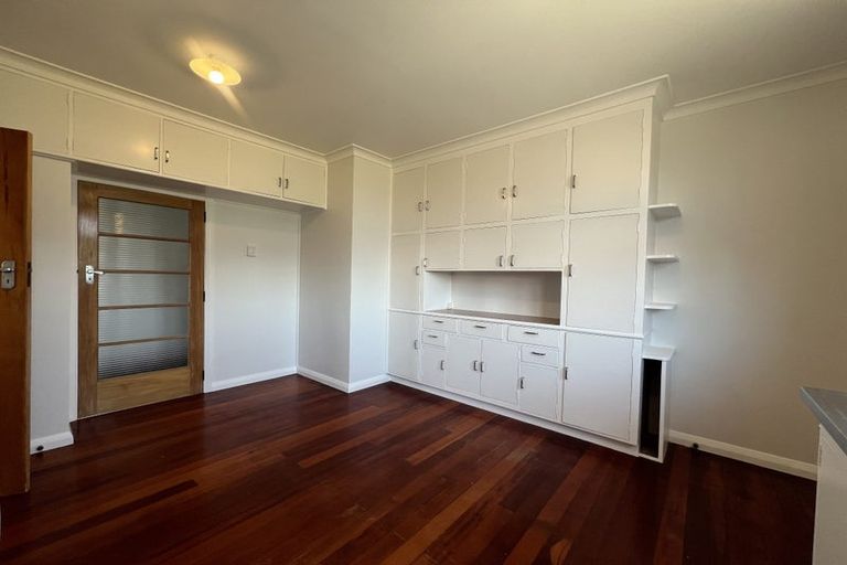 Photo of property in 67 Featherston Street, Takaro, Palmerston North, 4412