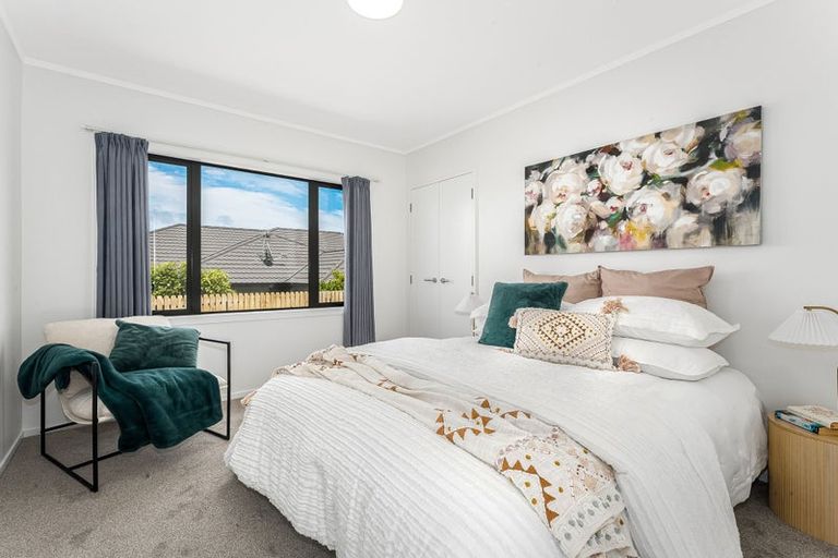 Photo of property in 9 Paparoa Crescent, Aotea, Porirua, 5024