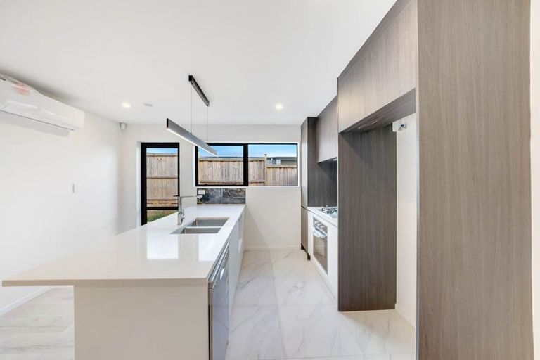 Photo of property in 17a Poruru Close, Papakura, 2110