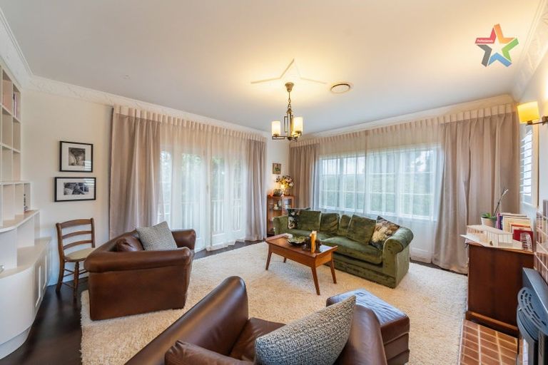 Photo of property in 34 Singers Road, Korokoro, Lower Hutt, 5012