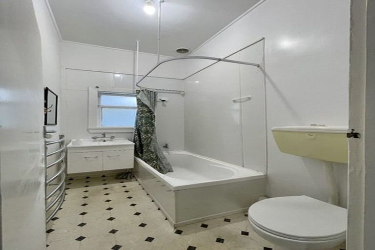 Photo of property in 38 Sugarloaf Road, Brooklyn, Wellington, 6021