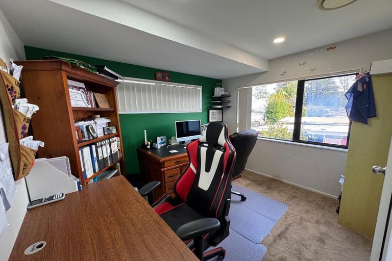 Photo of property in 14a Pipitea Place, Massey, Auckland, 0614