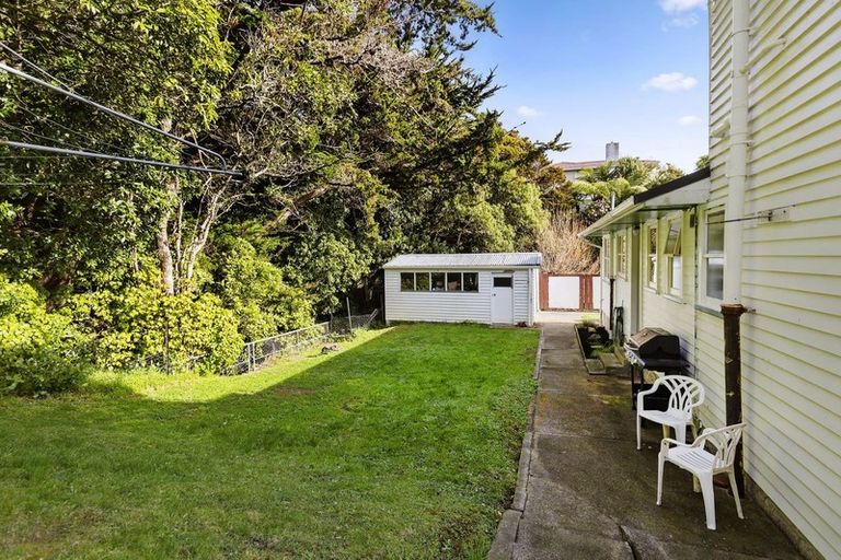 Photo of property in 28 Beazley Avenue, Paparangi, Wellington, 6037